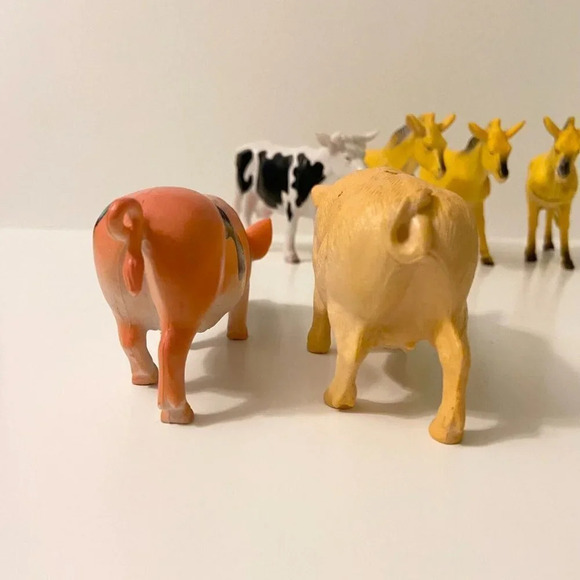 Assorted  Lot of 6 Animal Figures Cows Donkey Pigs Plastic Farm Animal Toys - Picture 8 of 16